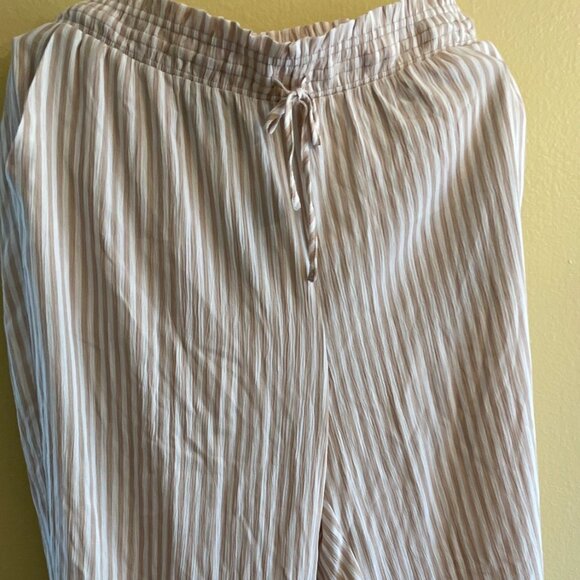 torrid Pants - NWT Torrid Pull-On Tie Front Gauze Pants, Size 3, Rocker Stripe Cement